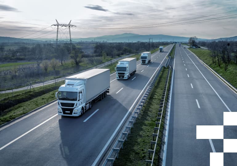 Trucks driving on a highway with the help of a supply chain management solution