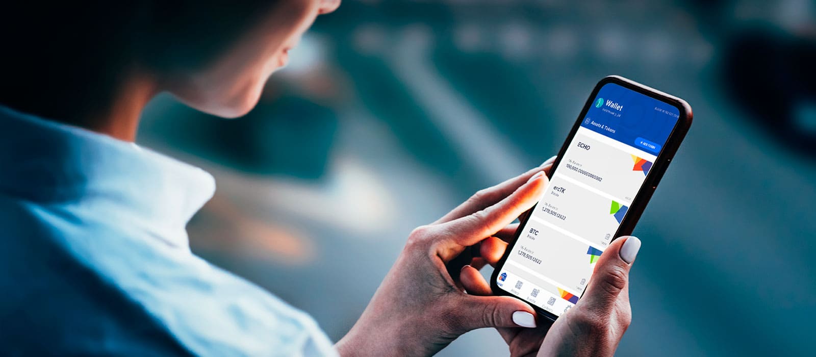A person holding a phone with Qtum Wallet application